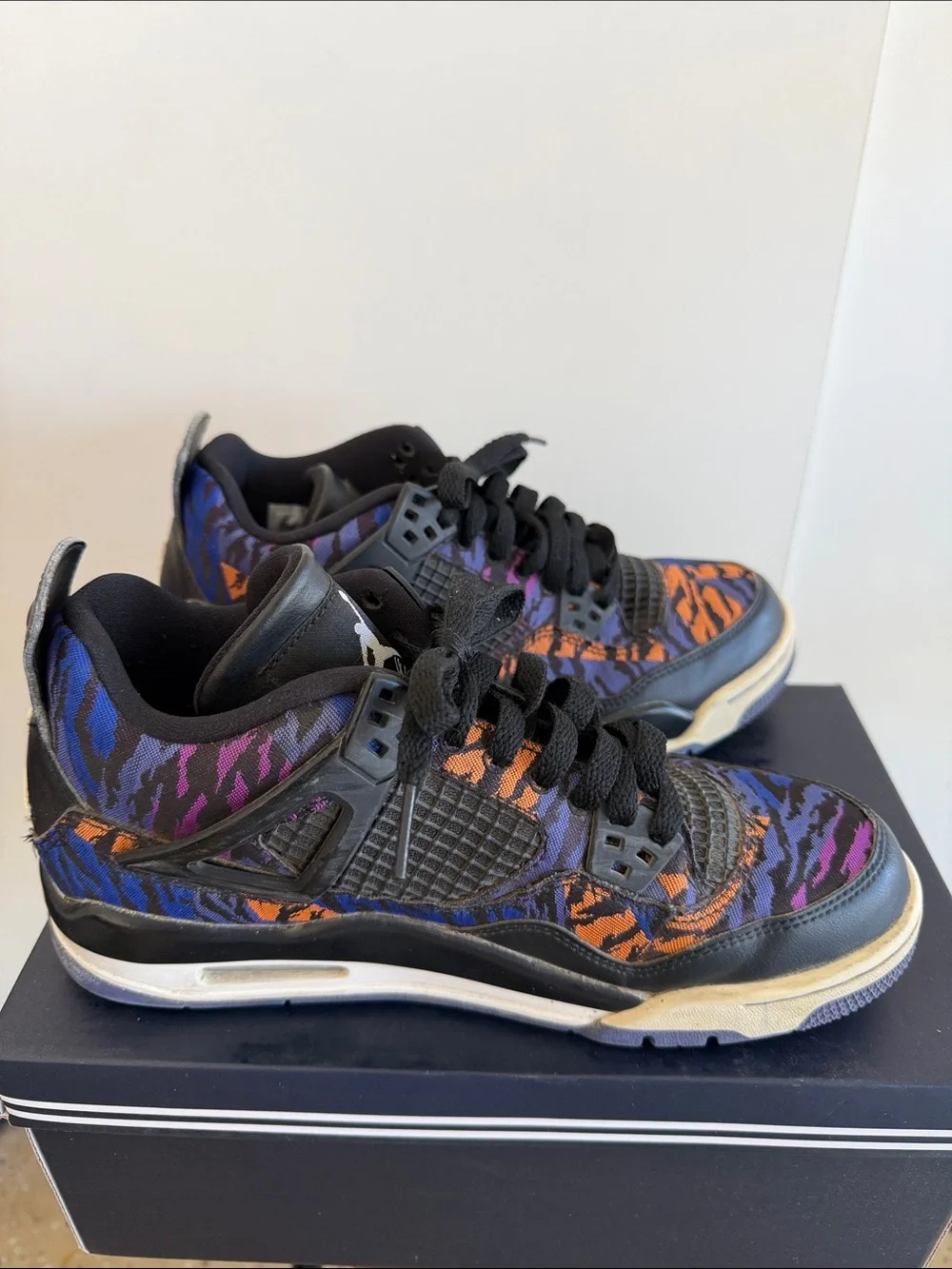 Air Jordan 4 Retro SE GS “Tiger Stripes” Rush Violet / Racer Blue Size 6 Y.
